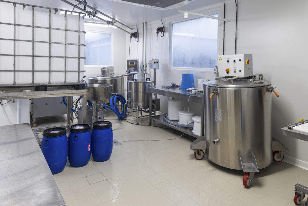 Laboratoire de fabrication de produits laitiers fermiers La Vache Charentaise